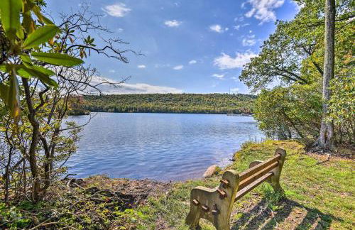 1 Mi to Big Boulder Lakefront Unit with Pool Access - Foto 1