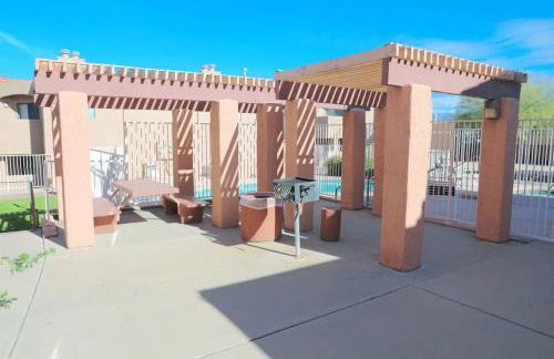Sunny King-sized 1BD Condo near UofA and UMC w Pool, Parking - Foto 20