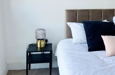 Stunning Riverside View Apartment, near Canary Wharf & O2 - Photo 20