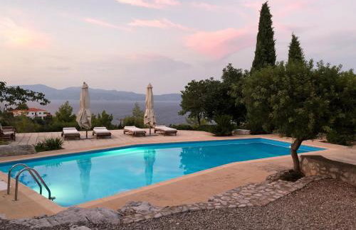 Villa with swimming pool and tennis/basketball court - Foto 1