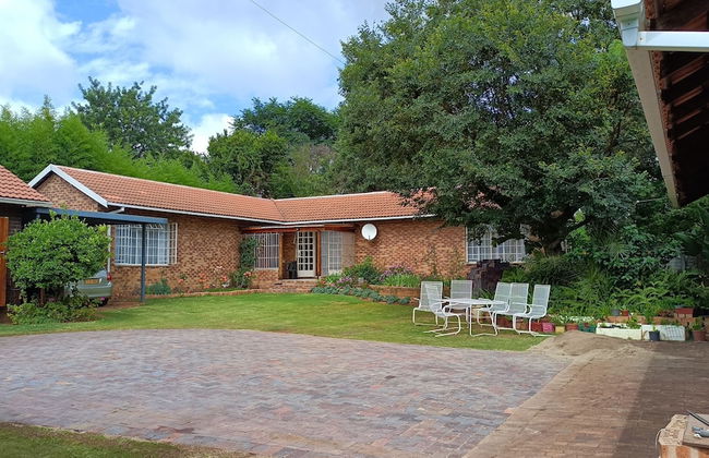 Charming Randburg Accommodation Near the Olivedale Clinic - Foto 21