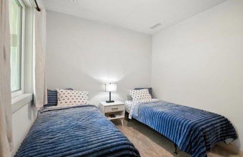 Brand New Cool Comfy Lawrence Retreat Duplex - Photo 25