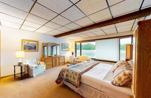 Lakefront Haven - Photo 31