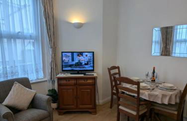 SWANAGE WELL PRESENTED 2 BEDROOM APARTMENT CLOSE to BEACH - Photo 8