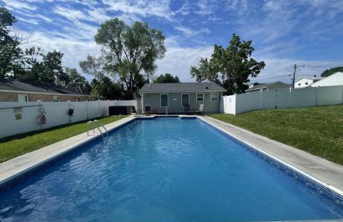 Cozy Pool & Hot Tub Retreat by Casino - Foto 15