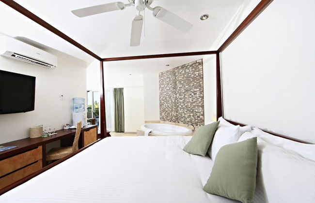 Sandos Caracol Nature Resort & Water Park All Inclusive - Photo 9