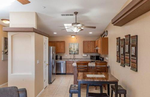 Beach Happy-Lake Close-Private Waterpark Oasis -sleeps 14 - Foto 9