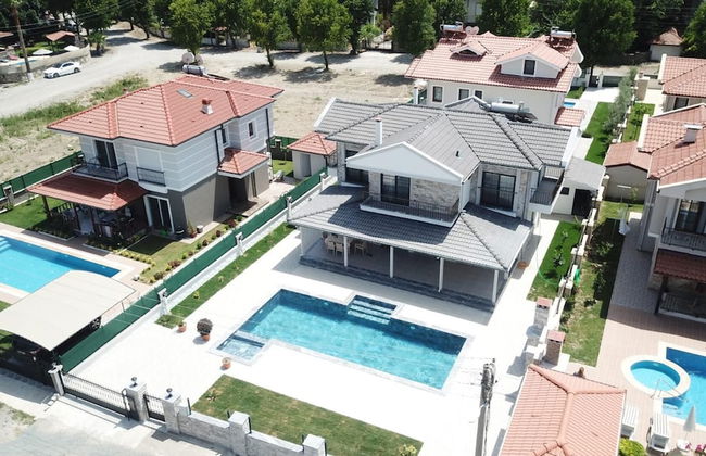 Stunning 4-bed Villa Grey 4 Bedrooms Private Pool - Photo 13