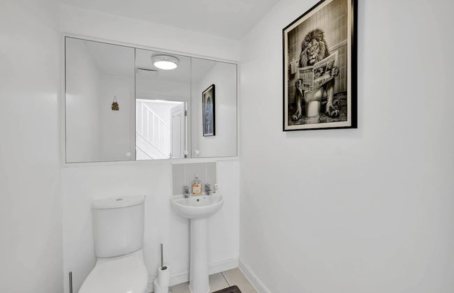 3 Bedroom and 2 Bath House with Balcony - Foto 32