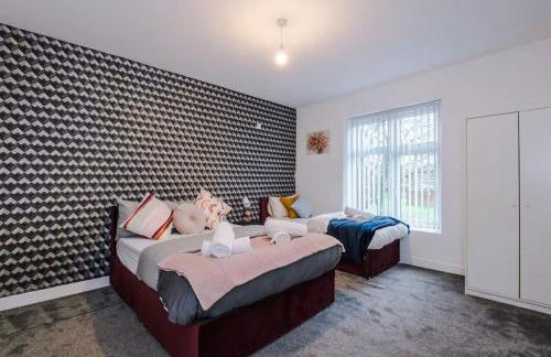Group-Friendly Home near Manchester with Hot Tub and Private Cinema Room - Foto 22