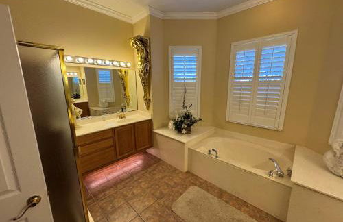 Southern Comfort on Hampton Lakes - The Ultimate Luxury Retreat! - Foto 10