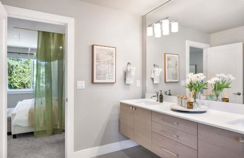 Modern Kirkland 4BR Family Oasis Kids Paradise - Photo 49