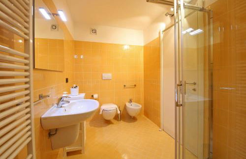 BELLAGIO DREAMS APT, pool, with private garden, near lake - Foto 34