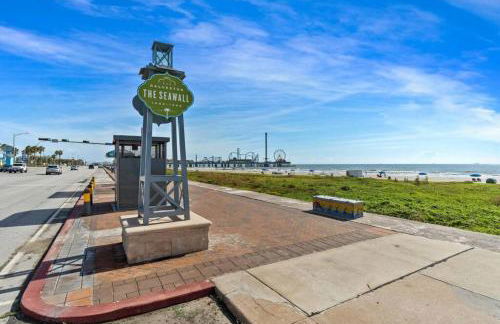 Picturesque beach house with plenty of room and amazing decks, close to beach - Foto 36