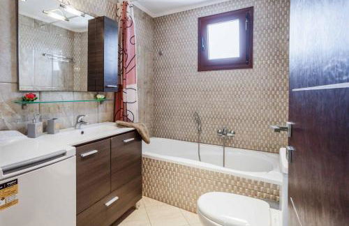 Maggie Alonia - Photo 36