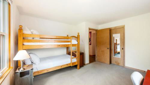 Yorita Manor - Lake Front Getaway! Dogs, Fire Pit & Deck - Photo 3