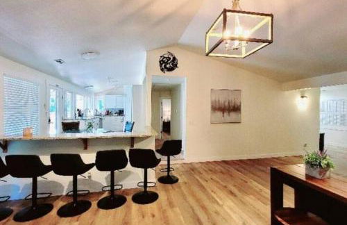 Tranquil Riverfront Retreat - Foto 58