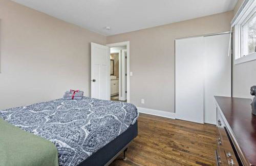 Benson. Cozy pet friendly living. No pet fees. - Photo 11