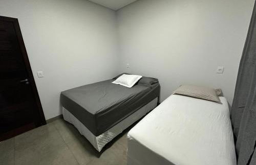 Casa vaga 2 carros ou caminhonete, 2 quartos, espaçosa, completa para 8 pessoas - Foto 22