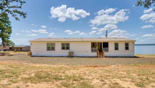 Fishermans Paradise Lake-View Home in Many! - Foto 3