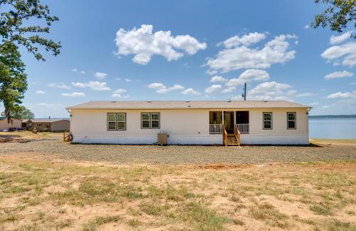 Fishermans Paradise Lake-View Home in Many! - Foto 3