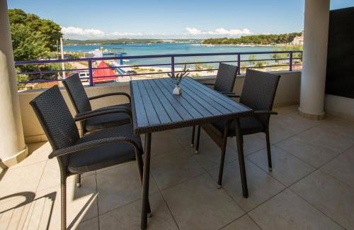 Villa Lavanda - family friendly, beachfront - Photo 36