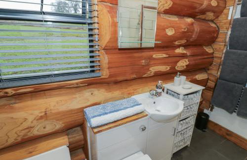 Cedar Cabin at Salford Court Farm Fishing Cabins - Foto 21