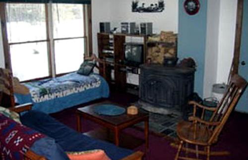 Rustic Cabin Getaway Overlooking a Stunning Golf Course in Saranac Lake, New York - Foto 7