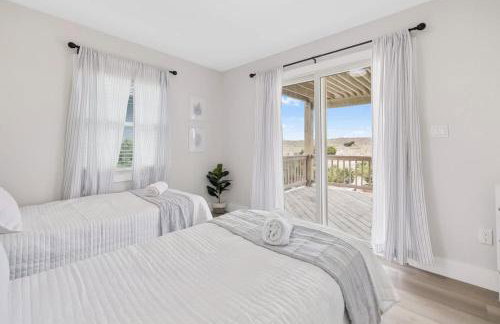 Elegant Updated Oceanfront Home with Pool & Hot Tub - Photo 72