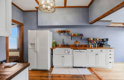 Historic Charm: Spacious 4BR Retreat Sleeps 11 - Holiday Home - Foto 4