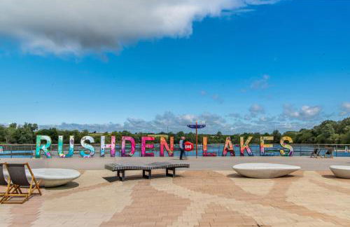 Chichele House, sleeps 8, Nr Rushden Lakes, allocated parking, corporate welcome - Foto 29