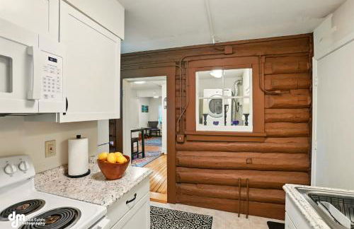 Coastal Cabin - Downtown Historical Log Home - Foto 26