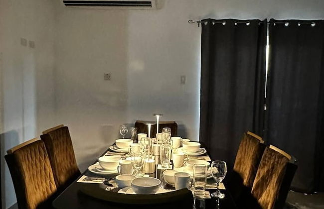 Luxury Living- Modern - Contemporary Home With Brand New Pool in Manor Park - Foto 22