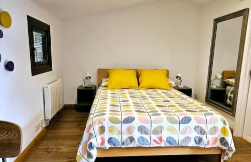 Treetops Lodge, private Cornish hideaway, parking, garden - Foto 34