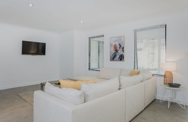 Coastal Cottage by the BnB Collection - Photo 8