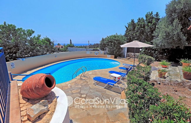Large Pool & Garden, Billiard, Peaceful Area, Near to the Sea, Coral Bay Paphos - Foto 24