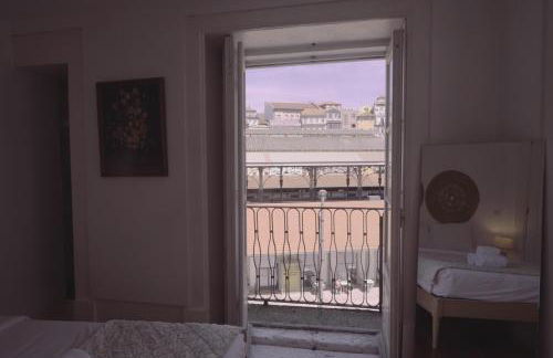 Light & Airy Historic Centre House with Balconies - Photo 15