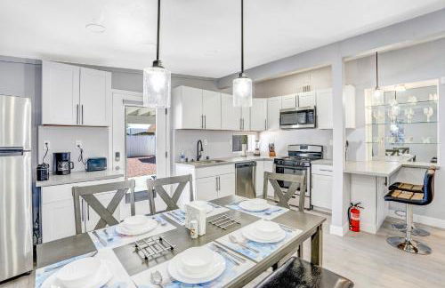 Fully Remodeled, Landscaped, King Beds, Desk Space - Foto 1