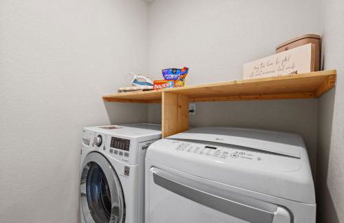 NEW! Family-friendly Home with Pool Table, King Beds - Foto 64