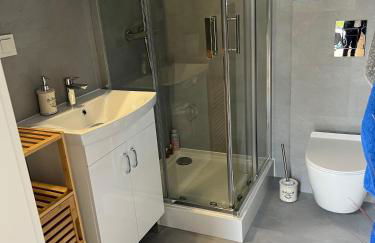 Tinyhouse Frida &ndash Stilvolle Auszeit am See Natur & Ruhe in Stuer Mecklenburgische Seenplatte - Foto 13