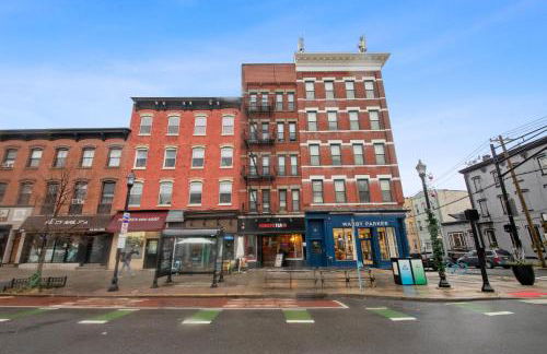 Chic Penthouse with bus stop at doorstep - 15 Minutes to NYC - Foto 39