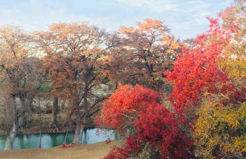 VINTAGE RIVER CAMP CABIN! PRIVATE RIVER ACCESs! - Foto 10