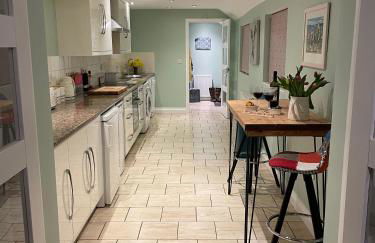 Bramblebee Cottage Salthouse - Photo 7