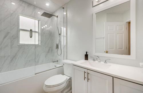 Jacksonville Family Home Near Shopping and Dining! - Photo 19