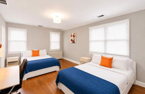 Stately 5BR Historic Retreat - CozySuites - Foto 13
