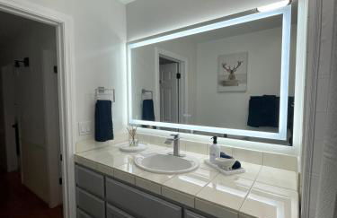 Woodsy Chic Family-Friendly Spacious Getaway - Foto 25