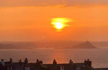 Stunning Penthouse in Penzance "Amazing Sea Views" - Photo 26