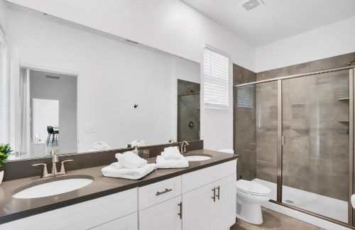 5BR Family Haven Near Disney with Private Pool - Foto 27