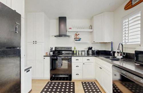 Stylish, Dog-Friendly Condo with Grill, shared Pool and Spa - Close to Downtown - Foto 8