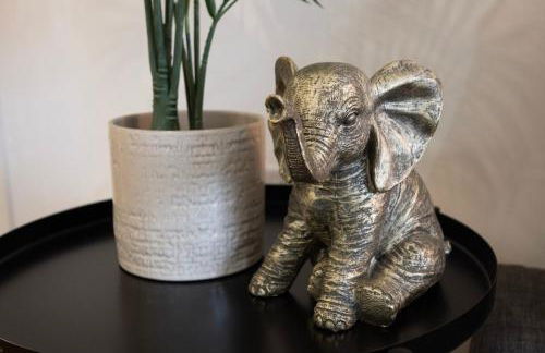 Modern 1BR Apt - Sleeps 4 - Parking - Balcony - Foto 21